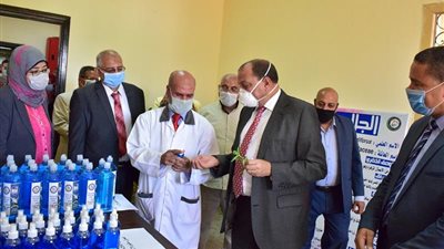 رئيس جامعة بني سويف يفتتح 3 وحدات إنتاجية بكلية الزراعة