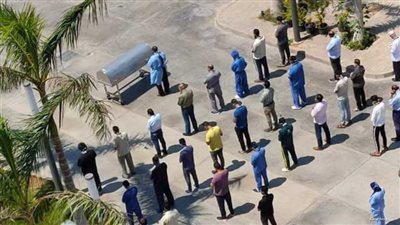 تابوت حديدي ورسالة تحذير.. 6 مشاهد مبكية من جنازة رجاء الجداوي