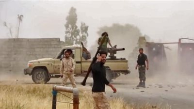 الجيش الليبي يقصف آليات تابعة للميليشيات في مدينة براك 