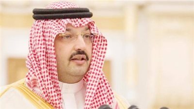 أمير عسير يأمر بضبط مواطن مخالف للذوق العام (صور)