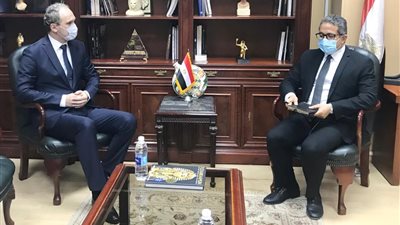 العناني يستعرض إجراءات الوقاية من كورونا مع سفيري أوكرانيا وبيلاروسيا