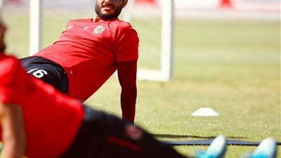 يانكون ميشيل يقود تدريبات حراس الأهلي