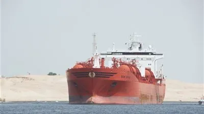 رئيس قناة السويس: قدمنا حوافز للسفن بسبب انخفاض أسعار البترول