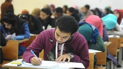 ضبط طالب لإدارته مجموعات على 