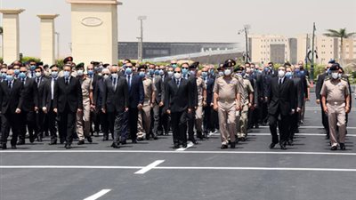 شاهد.. السيسي وقيادات الدولة يتقدمون الجنازة العسكرية لـ