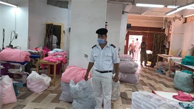 ضبط مصنع كمامات غير مرخصة بحي عين شمس