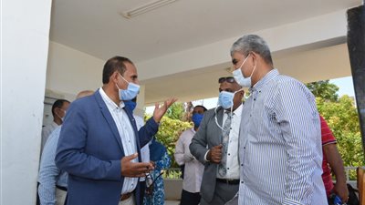 رئيس جامعة أسوان يتفقد لجان امتحانات الفرق النهائية (صور)