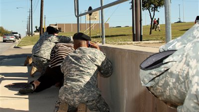 اطلاق نار على مركز ميداني تابع لمشاة البحرية الأمريكية في كاليفورنيا
