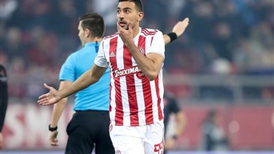 كوكا يواصل التألق ويسجل هدفين في مرمى أريس بالدوري اليوناني