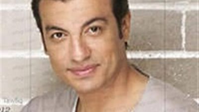 إيهاب توفيق ينتهي من تسجيل أغنيته 