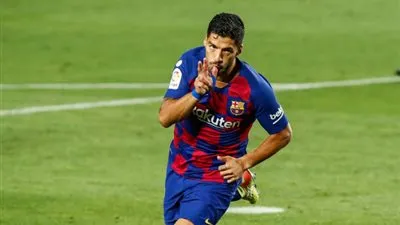 بهدف سواريز.. برشلونة يعبر كمين إسبانيول ويواصل الضغط على ريال مدريد