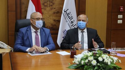 وزيرا النقل والإسكان يستعرضان مشروع القطار السريع 