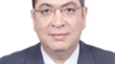 كلية الأسنان بالفيوم: نستعد لاختبارات الفرقة الخامسة بتعقيم المدرجات 