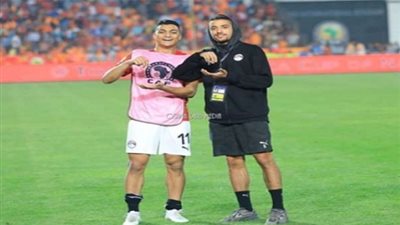 مهاجم الزمالك يهنئ طاهر محمد بالانضمام للأهلي 