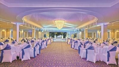 أبرزها فتح قاعات الأفراح والكمامات.. الحكومة تنفي 14 شائعة 