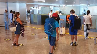 بعد زيارة مصر.. 165 سائحا يعودون إلى بلادهم دون أي إصابات بكورونا