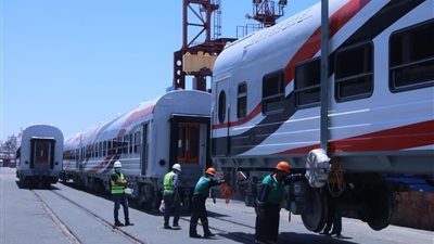 وصول 10 عربات ركاب لقطارات السكك الحديدية الجديدة (صور)