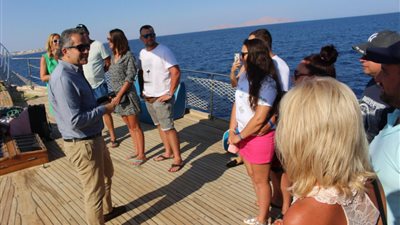 سائحون لوزير السياحة: سننقل ما شهدناه بمصر إلى بلادنا