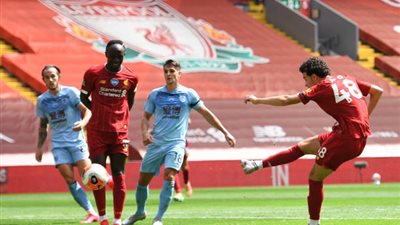 شاهد - ليفربول يهز شباك بيرنلي بالهدف الأول