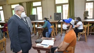 كليات جامعة القاهرة تواصل امتحانات طلاب الفرق النهائية