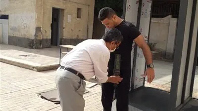 توافد طلاب الثانوية على لجان امتحانات الكيمياء والجرافيا (صور)