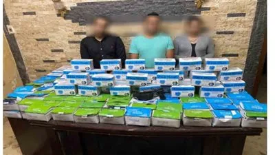 للاستيلاء على كمامات.. 3 أشخاص ينتحلون صفة رجالة شرطة