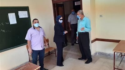 محافظ بني سويف يتابع تنفيذ إجراءات مواجهة كورونا بلجان الثانوية العامة 