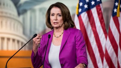 بيلوسي: الكونجرس يحتاج لحل وسط لتمديد مدفوعات البطالة الناجمة عن كورونا
