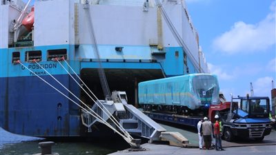 وصول ثاني قطارات صفقة الخط الثالث للمترو إلى ميناء الإسكندرية (صور)