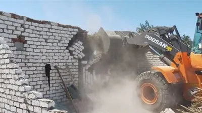 حملة استرداد حق الشعب.. إزالة 63 حالة تعدٍ ببني سويف (صور)