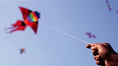 والد الطفل المتوفي بسبب الطائرة الورقية باكياً: مات قدام عيني ومعرفتش أعمل حاجة