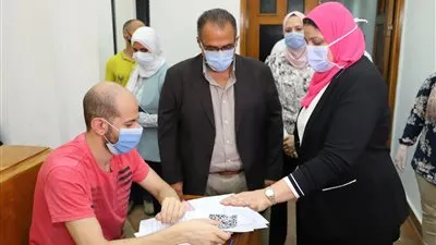 نائب رئيس جامعة عين شمس يتفقد سير الامتحانات بكلية الحاسبات والمعلومات