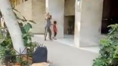 كفيف ويعمل شيال: 