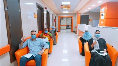 تعافي 18 حالة من فيروس كورونا بمستشفى إسنا وأسوان (صور)