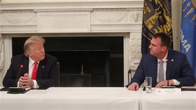 إصابة حاكم ولاية أوكلاهوما الأمريكية بكورونا