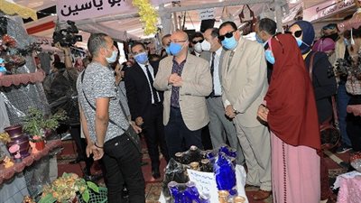 محافظ بني سويف يفتتح معرض 