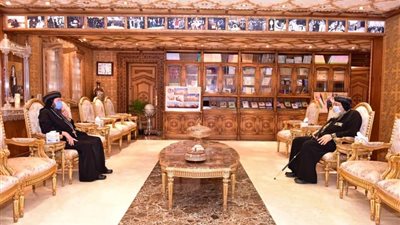 البابا تواضروس يستقبل الأنبا لوكاس 
