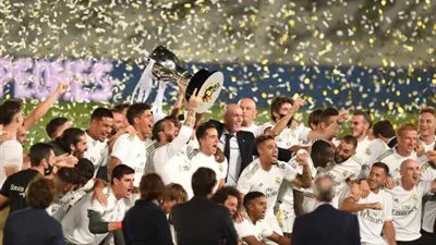 شاهد - تتويج ريال مدريد بطلاً للدوري الإسباني للمرة الـ 34 في تاريخه