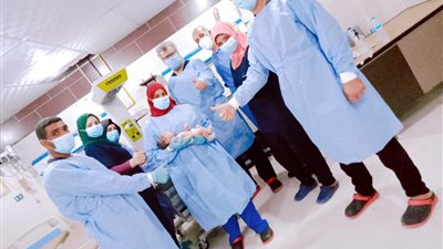 فريق طبي بعزل قنا ينقذ جنينا لأم مصابة بكورونا 