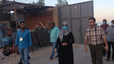 رئيس مدينة سفاجا تترأس لجنة لمراجعة الاشتراطات البيئية في تقسيم المخازن (صور)