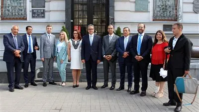جولة لوزير السياحة والآثار بمتحف التاريخ القومي لبيلاروسيا