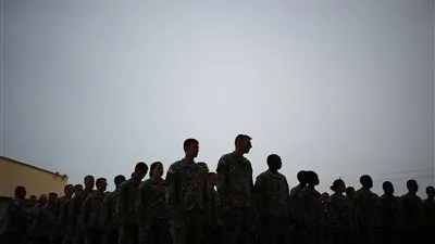 قاعدة عسكرية أمريكية تطالب جميع أفرادها بارتداء الكمامة