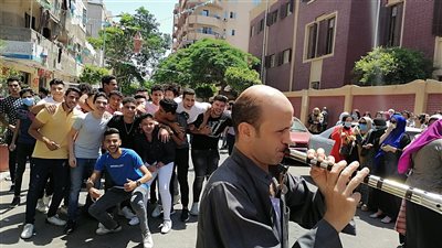 بالرقص على المزمار.. طلبة وطالبات الثانوية ببورسعيد يودعون الامتحانات