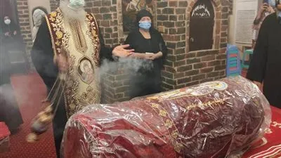 تطييب رفات القديس بسنتاؤوس في ديره بنقاده 