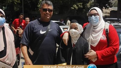 بروب التخرج.. أب يستقبل ابنته بعد إنتهاء إمتحانات الثانوية العامة (فيديو) 