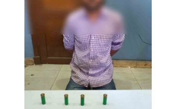 ضبط هارب من تنفيذ 23 حكما بالساحل بحوزته سلاح ناري