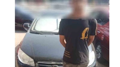 ضبط شخص لسرقته سيارة من مواطن بالنزهة
