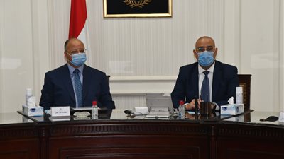  وزير الإسكان ومحافظ القاهرة يستعرضان مُخطط تطوير كنيسة العذراء