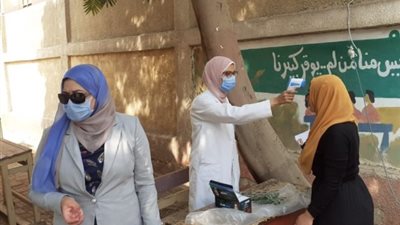 اليوم الآخير.. وكيل تعليم بني سويف تراجع إجراءات كورونا بلجان الثانوية العامة (صور)