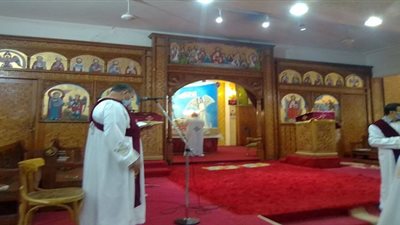 القداس الإلهي في كنيسة العذراء والأنبا ابرأم بفيصل (صور)
